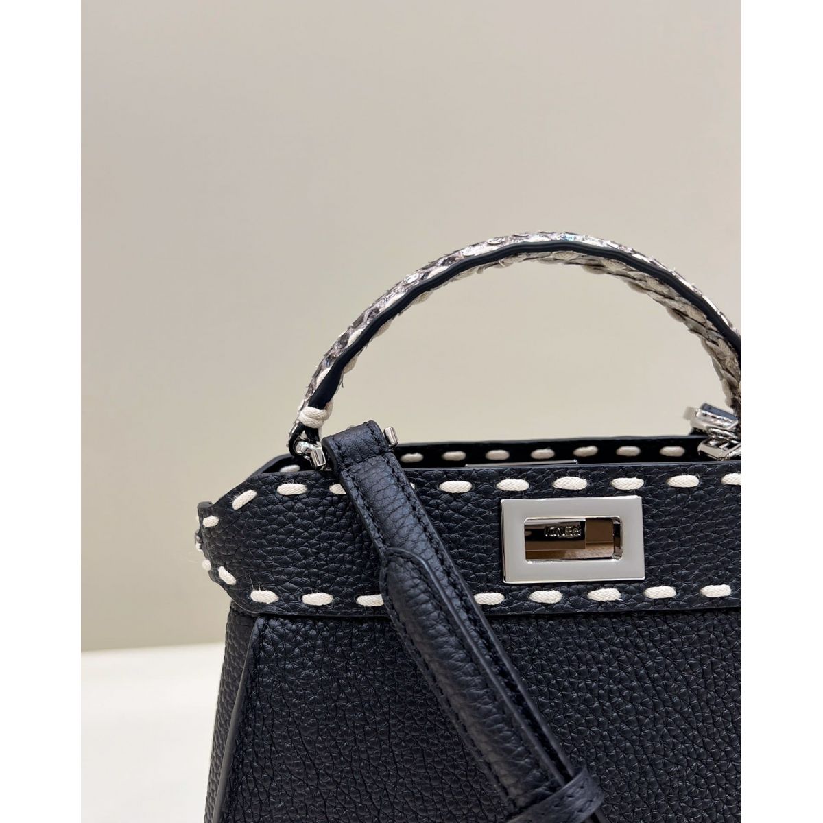 Дамская сумка Fendi Peekaboo ISEEU Дамская сумка Fendi Peekaboo ISEEU