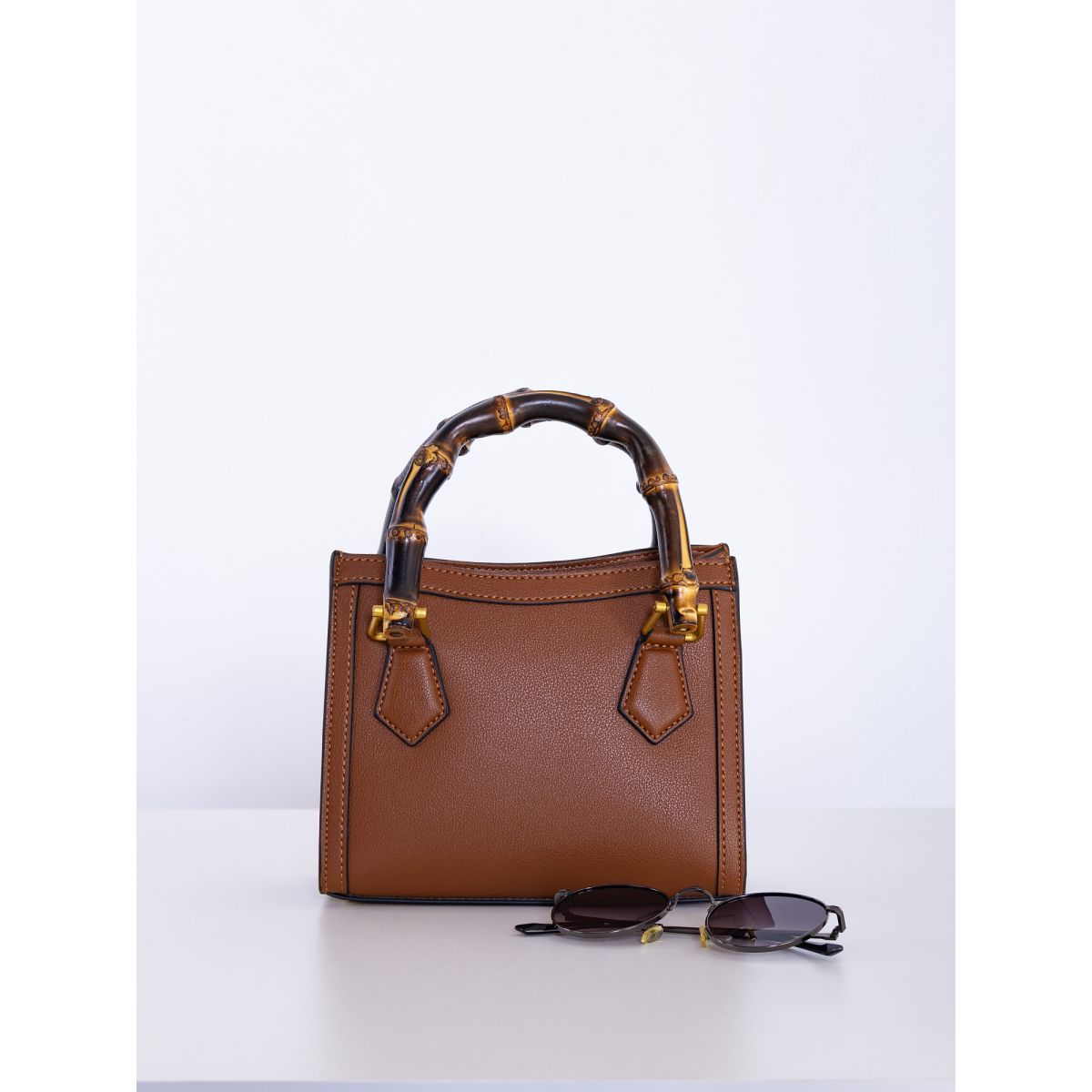 Дамская сумка Gucci DIANA MINI TOTE BAG Дамская сумка Gucci DIANA MINI TOTE BAG